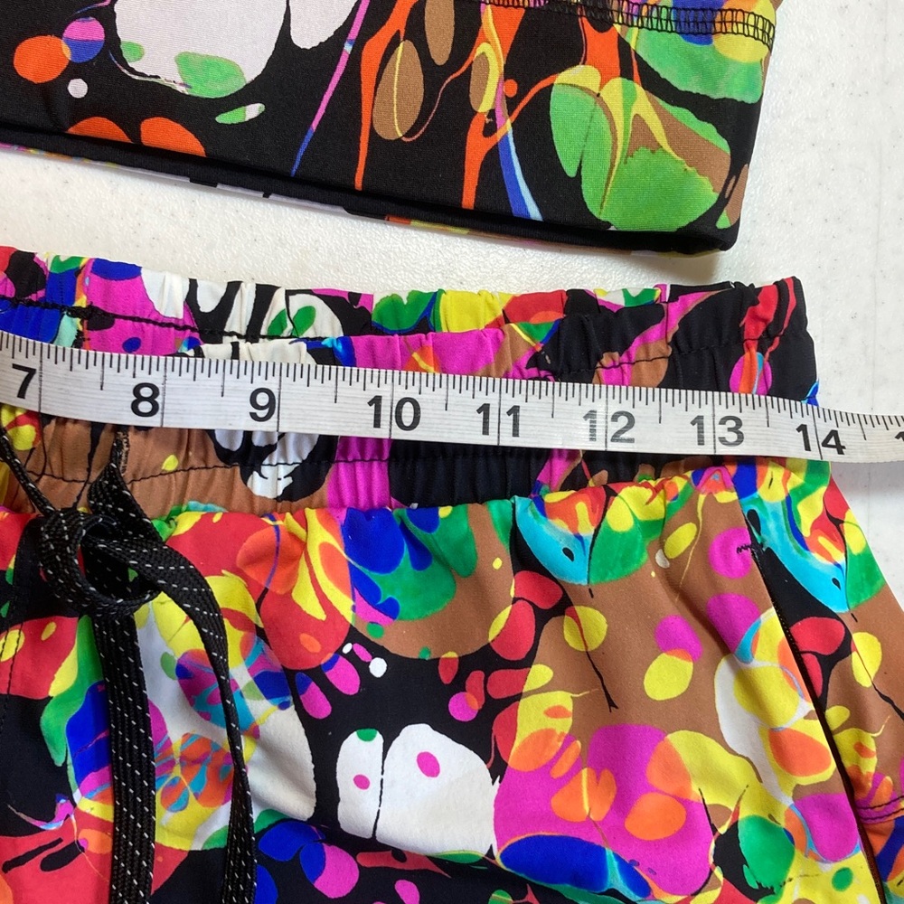Fabletics 2 pc Colorful Abstract Athletic Set - Picture 5 of 7